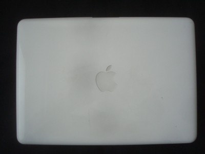 macbook-white-unibody04.jpg