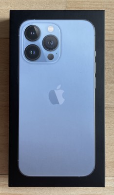 iPhone_13Pro_Blue_front.jpg